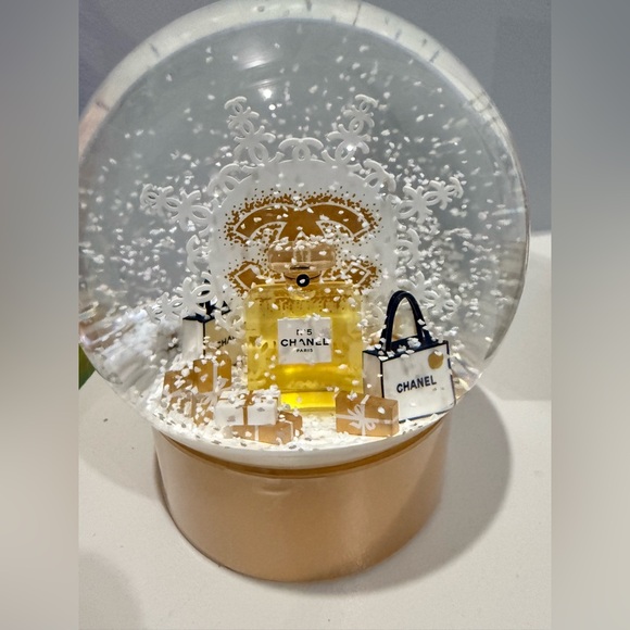 CHANEL N°5 Snow Globe with Gold and White Accents - Picture 2 of 4